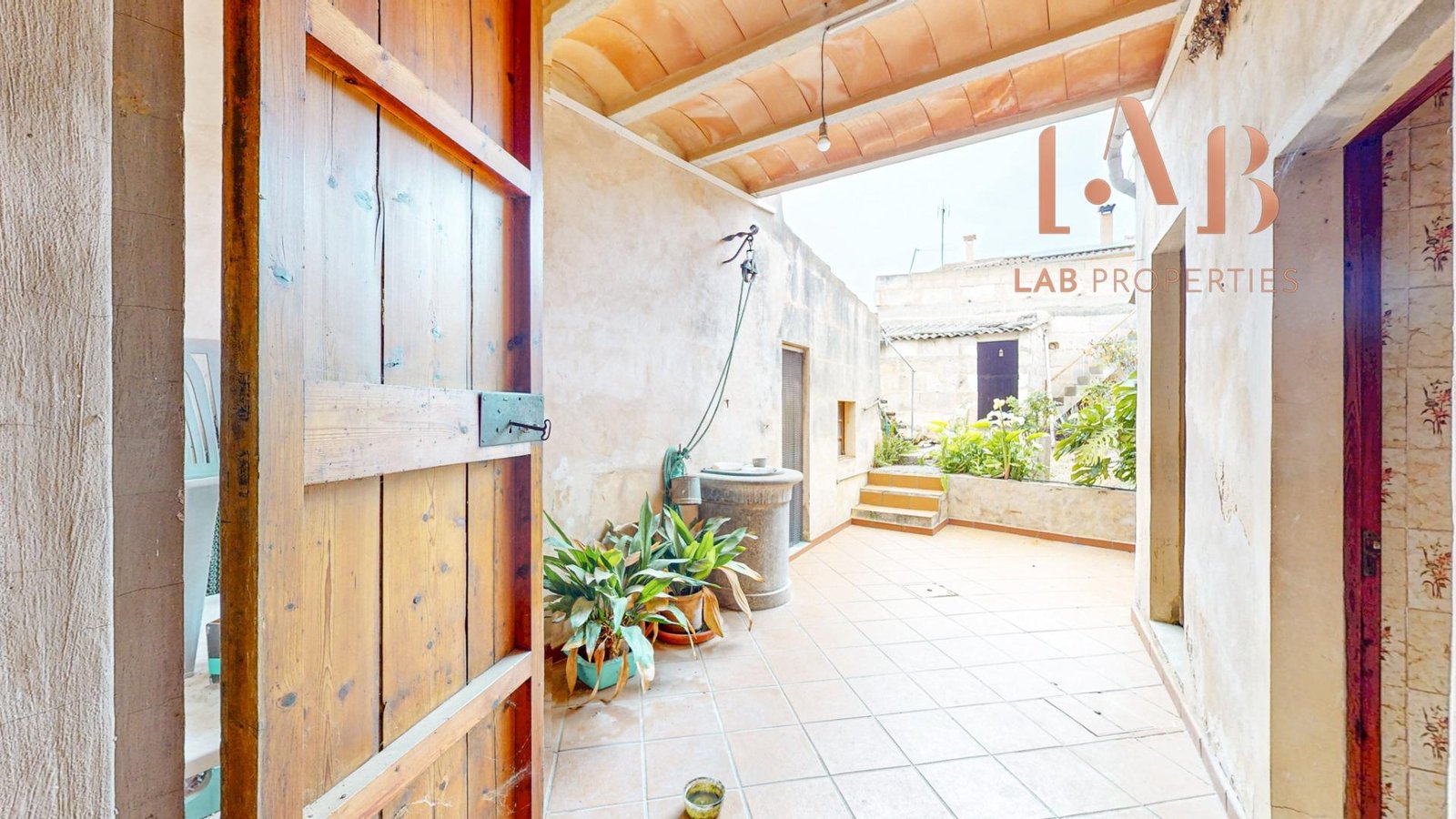 CASA DE PUEBLO DE DOS PLANTAS INDEPENDIENTES CON PATIO Y GARAJE