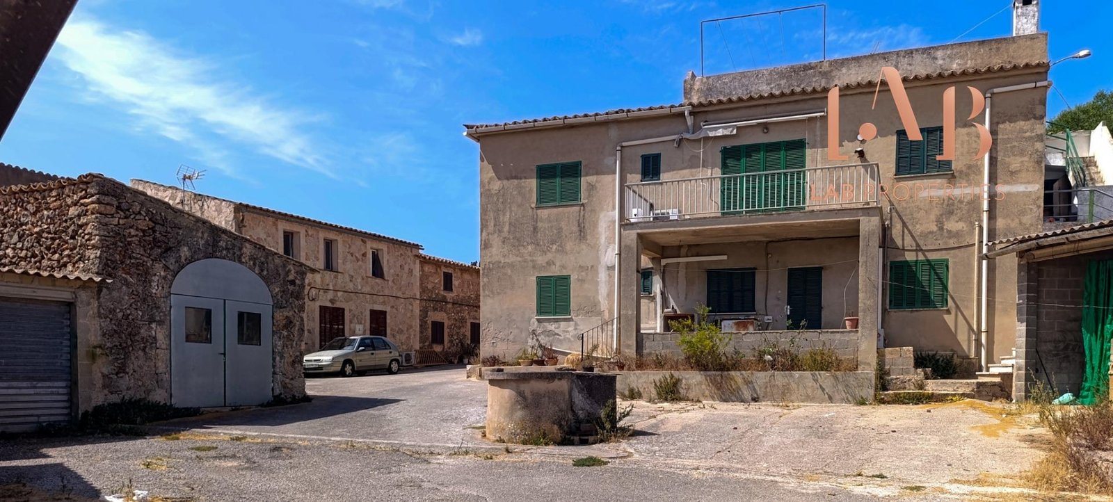 Gran propiedad con dos viviendas independientes y 2.567 m² de terreno urbano en Pòrtol