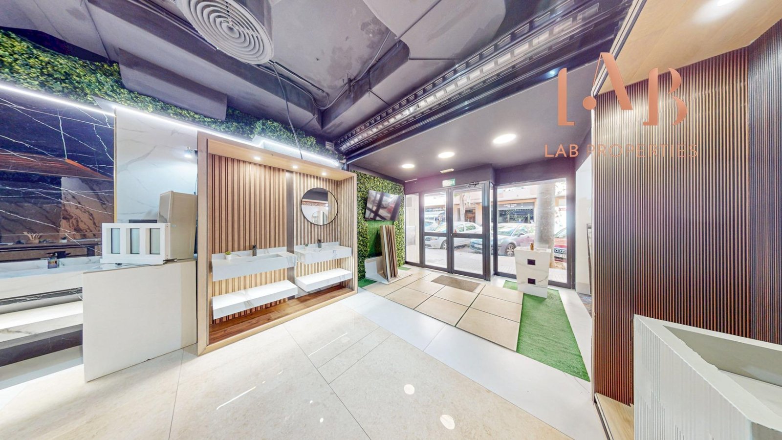 Gran superficie comercial de 991m² con fachada a tres calles y múltiples posibilidades de explotación
